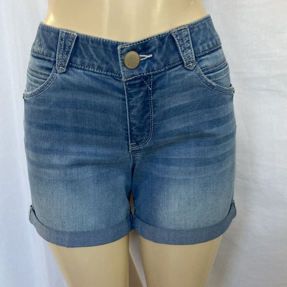 SALE!!! DEMOCRACY Tummy Control Size 6 Blue Denim Shorts 5” Inseam Cuff Hem NWOT - Picture 4 of 6
